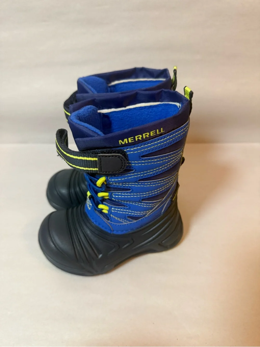 Merrell snow quest